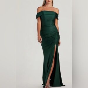 NWT Windsor Alicia Off-The-Shoulder Mermaid Formal Dress